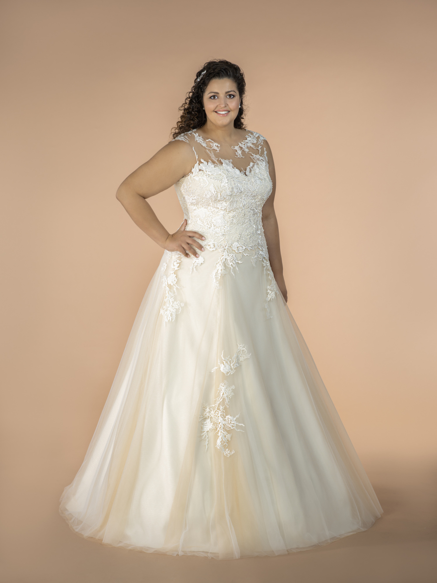 plus size svatební šaty Amira