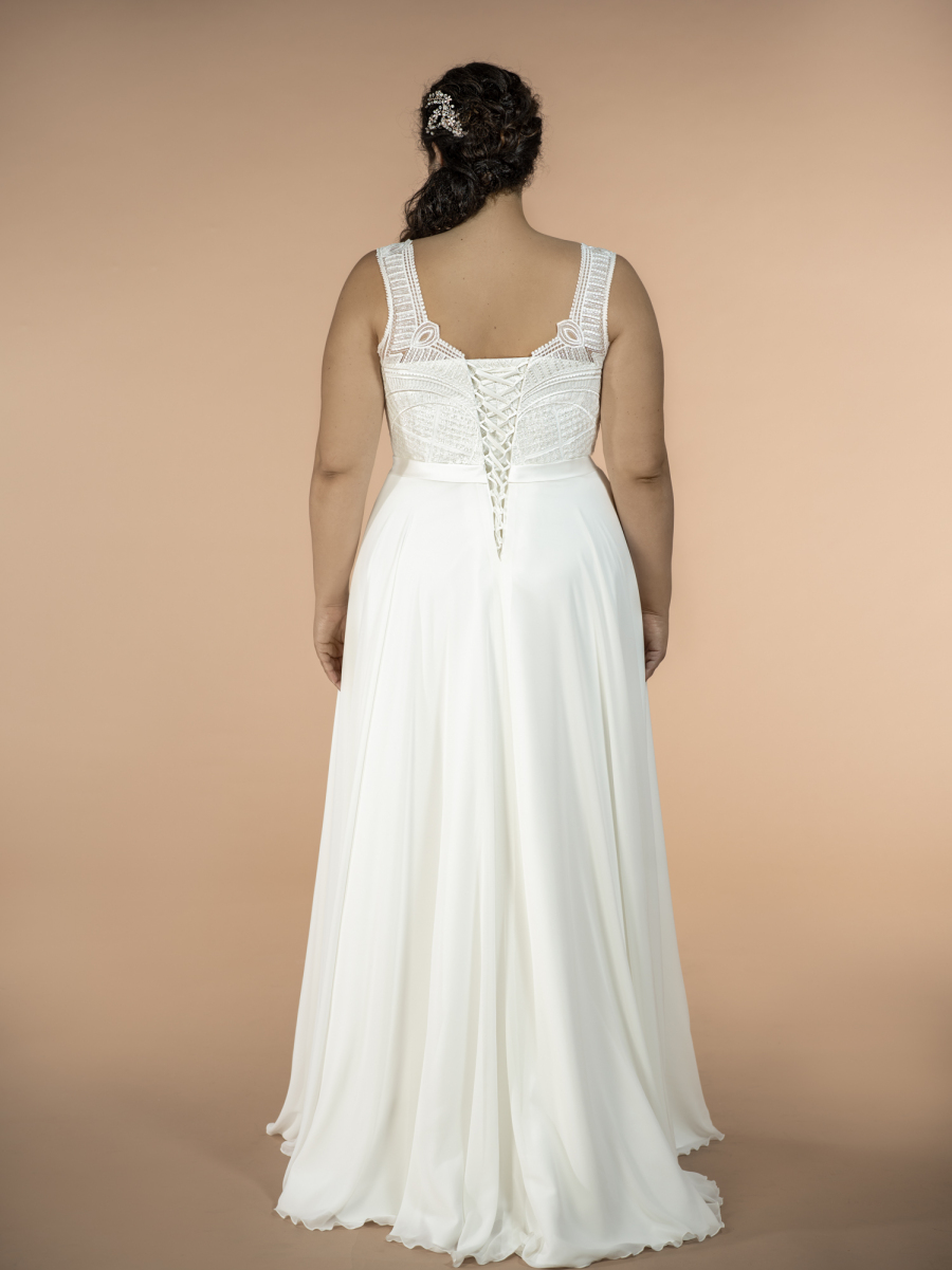 plus size svatební šaty Calliope